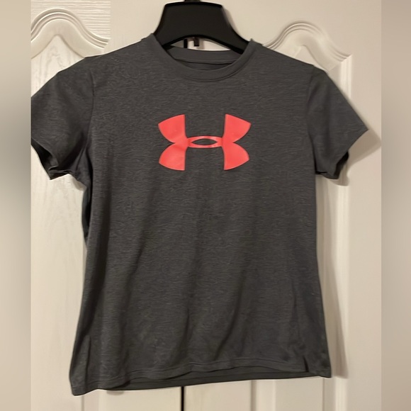 Under Armour youth grey shirt with a sparkly pink UA logo. - Picture 1 of 3